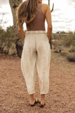 Free People High Road Pull On Barrel Pants 15 Free People High Road Pull On Barrel Pants -Arla Fashion 7W4A8919 21f8bd37 5002 4ae1 b8dc a5e91ab57c8b