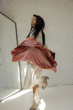 SALT Gable Estates Midi Slip Skirt -Arla Fashion 7W4A8987 a0869dc0 fb4c 4738 bec8 ba0de336e77f