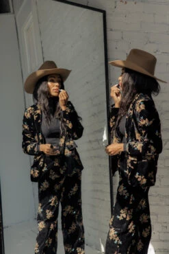 Crowd Of Thousands Floral Blazer 30 Crowd Of Thousands Floral Blazer -Arla Fashion 7W4A9416 7203ddaf 6727 4c7f b89c 8928d1e38f21