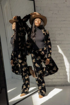 Crowd Of Thousands Floral Blazer 29 Crowd Of Thousands Floral Blazer -Arla Fashion 7W4A9450