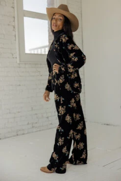 Crowd Of Thousands Floral Blazer 35 Crowd Of Thousands Floral Blazer -Arla Fashion 7W4A9485