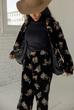 Crowd Of Thousands Floral Blazer 33 Crowd Of Thousands Floral Blazer -Arla Fashion 7W4A9497