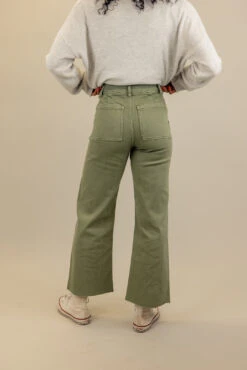 Skyler High Rise Raw Edge Pants -Arla Fashion 7W4A9530 8a308043 462d 4934 8f3f dbd739b6dcd4