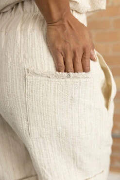 SALT Donatella High Waisted Shorts -Arla Fashion 7W4A9557 e610b772 645e 44da 9d25 2edc58ad33b1